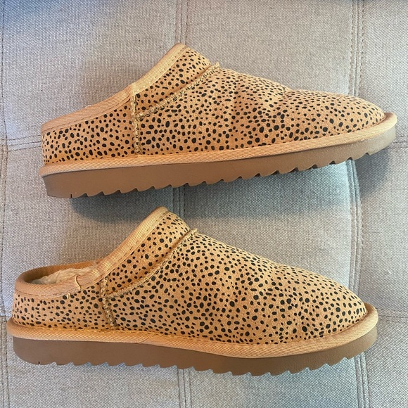 Cushionaire faux shearling clog - Picture 5 of 7